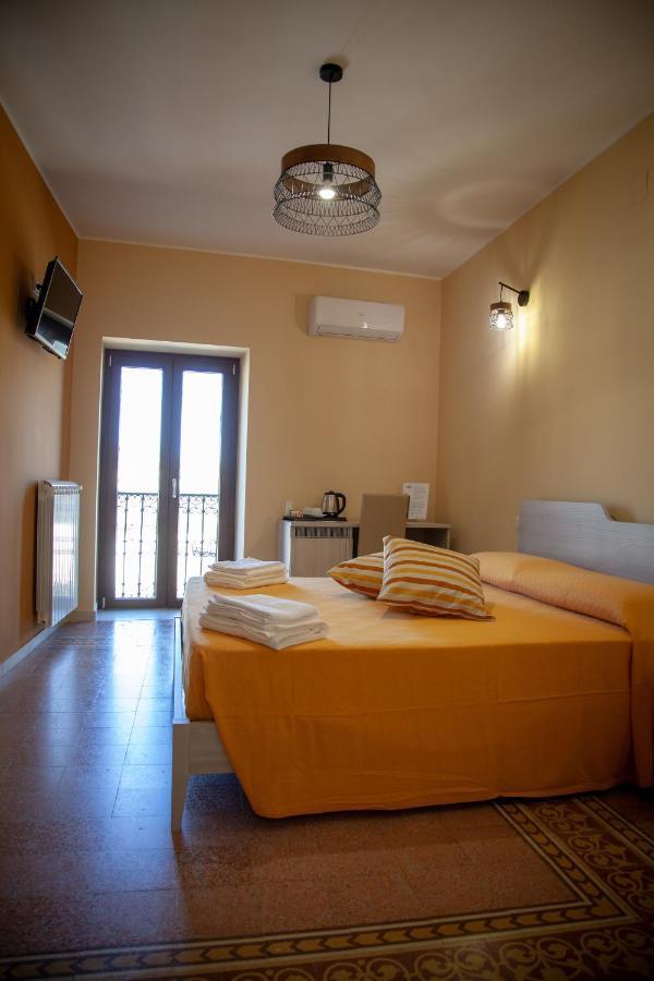 Al Centro Casa Vacanze Mistretta Exterior foto